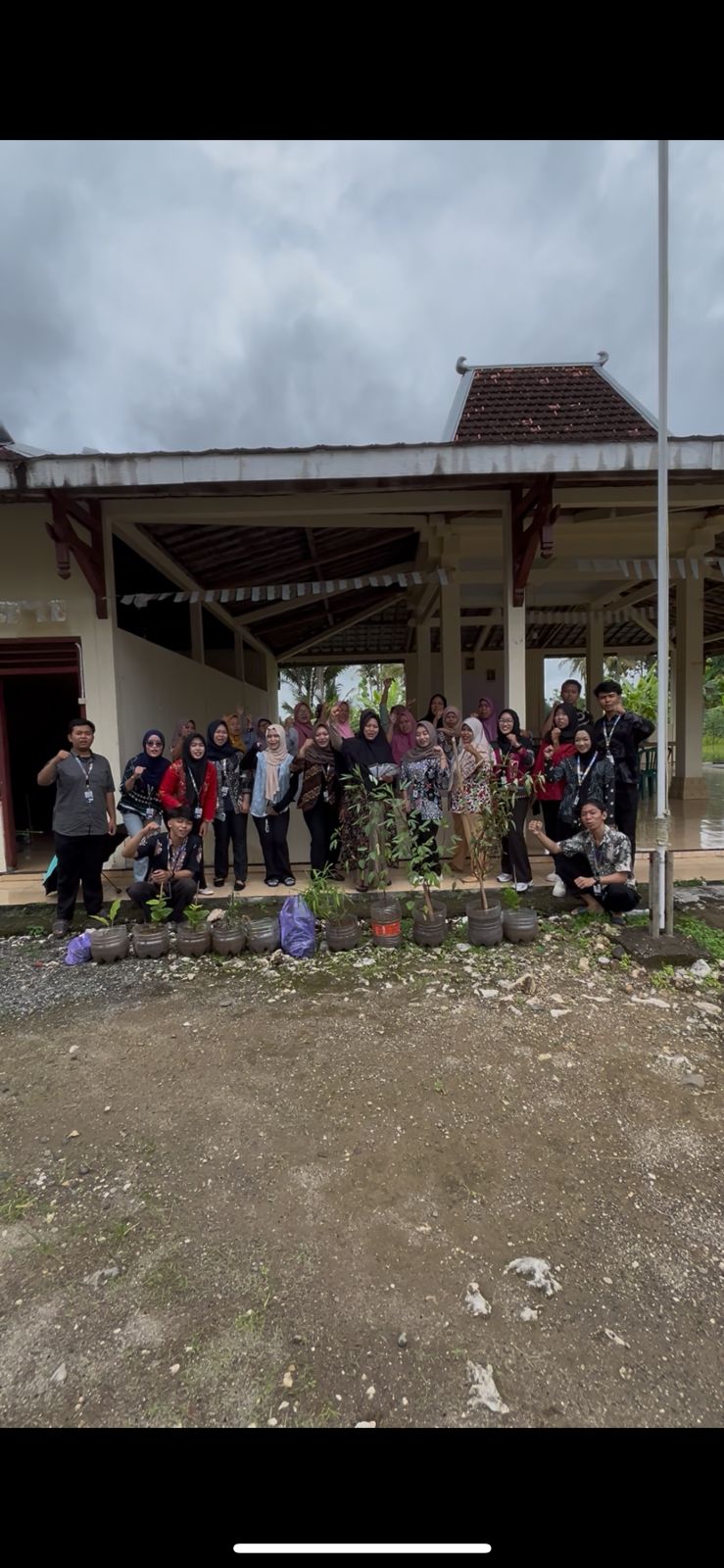 Penanaman tanaman herbal bersama ibu-ibu asmatoga x Kknt 45 UDB